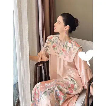 Подобрено рокля Чонсам в китайски стил, женствена рокля 2023, есен елегантна рокля нежно розов цвят, с цветен модел, на източното ципао