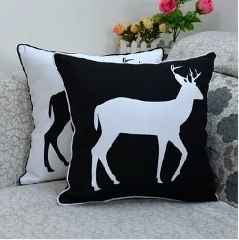 Дизайнерски черно-бял текстилен калъф от кожа на елен с принтом праскова 45*45 см за канапе-легло
