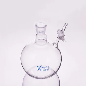 Еднократна стандартна бутилка с лъжичка с плоско дъно 1000 мл 24/29, стъклен клапан превключвател, в реакционната колба с плоско дъно